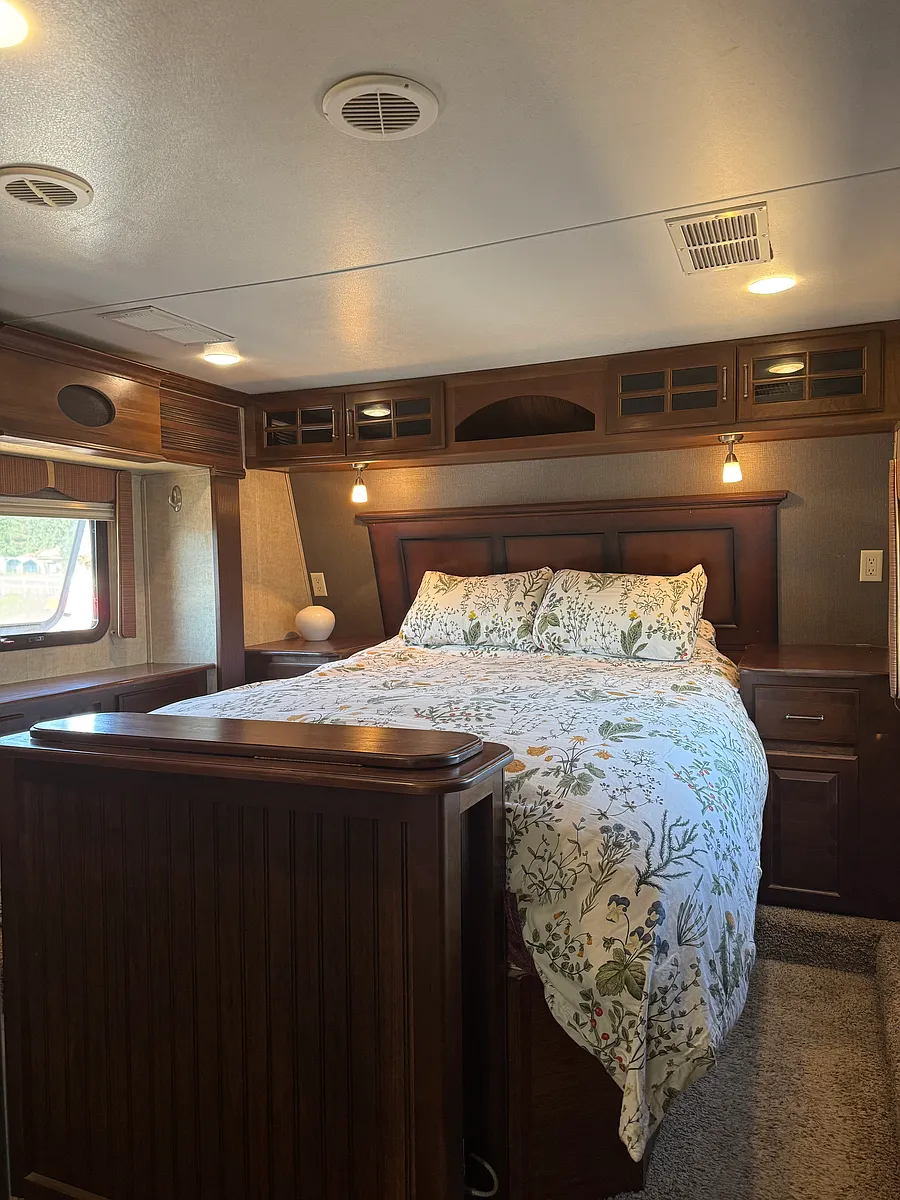 Building Photo - 1195 Moss Rd