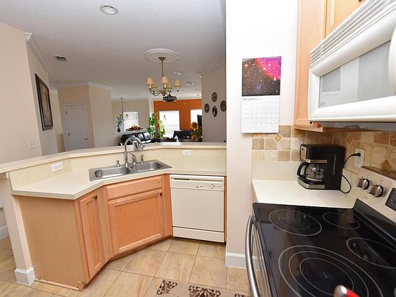 5th image of 3852 Summer Grove Way S #95