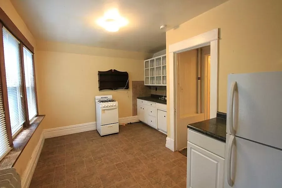 5 bed, 2367 sqft, $2,800 — Photo 4