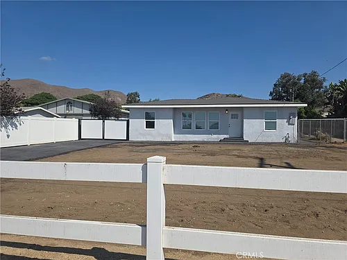3863 California Ave Photo 1