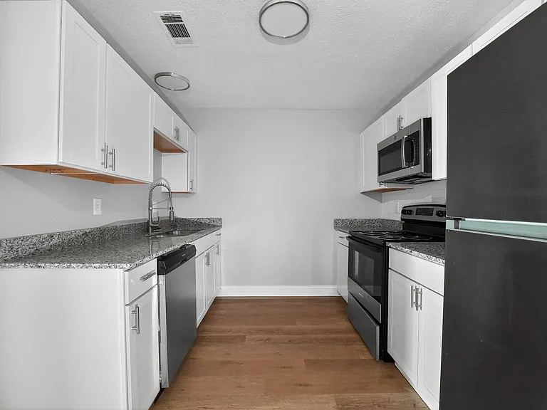 Raintree Estates — Photo 16