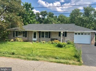 1930 Pineview Dr, York, PA