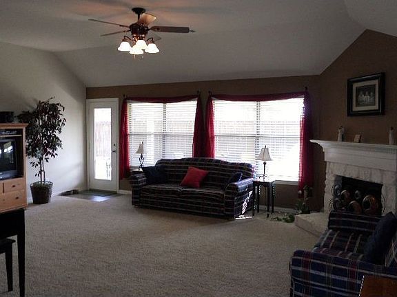 3rd image of 3803 Desert Willow Dr