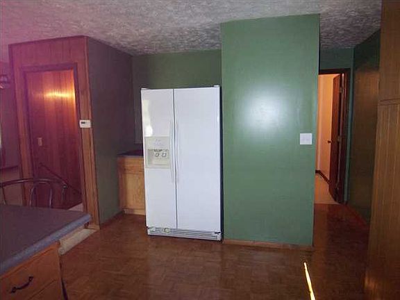 5th image of 811 N West Dr