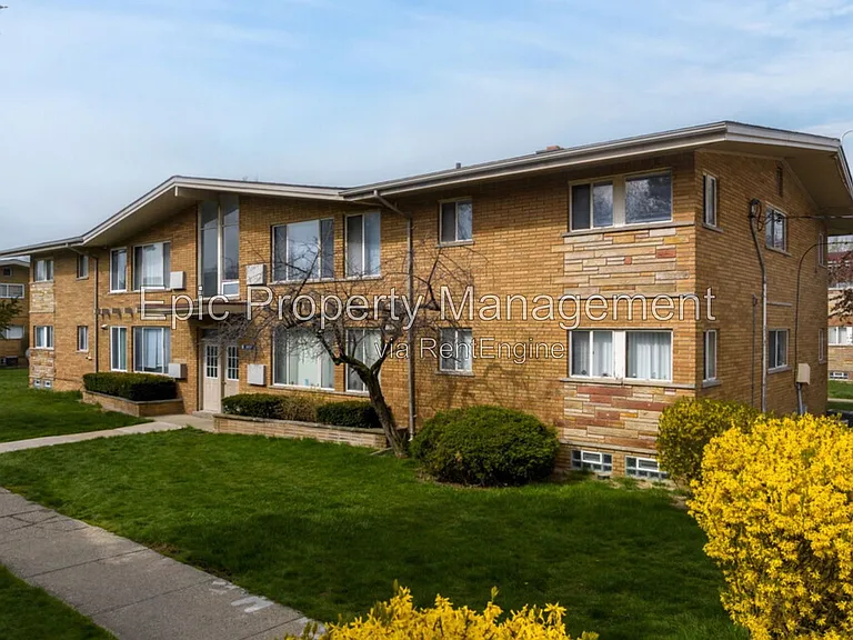 Cavalier Manor — Photo 21