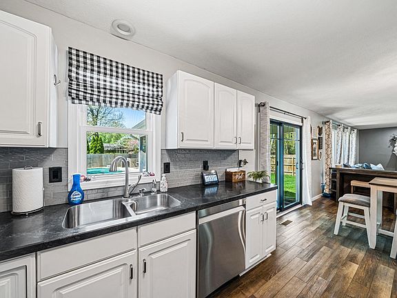 5th image of 54685 Sagewood Dr