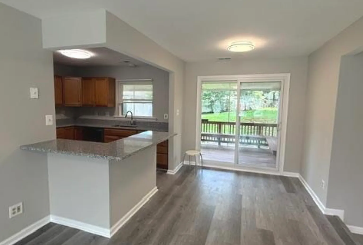 3 bed, 1124 sqft, $3,590 — Photo 4