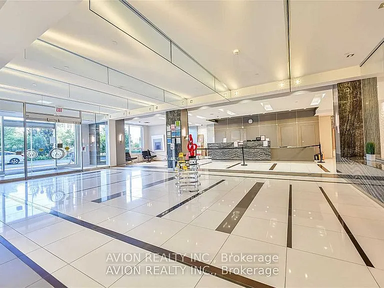 7167 Yonge St #412 — Photo 2