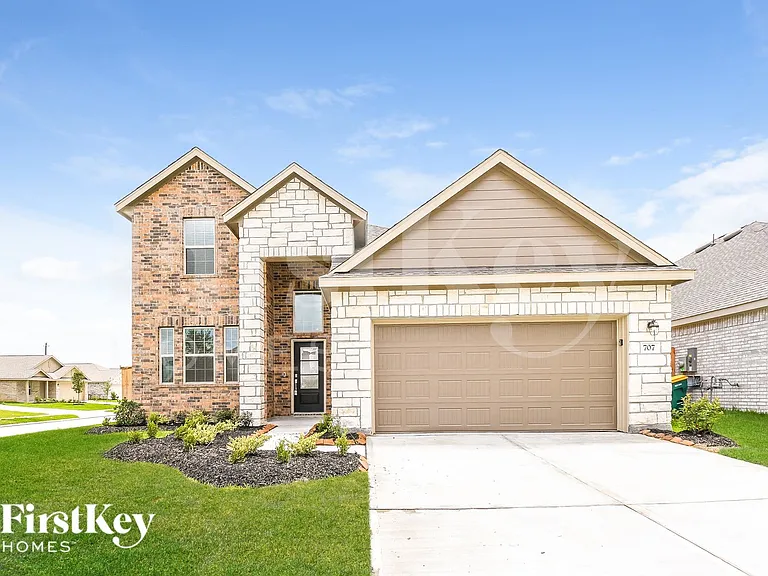707 Willow Harbor Ln — Photo 1