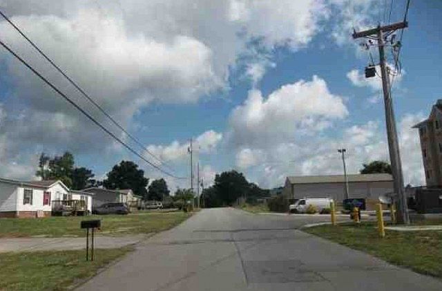 2nd image of 1305 Green Ln