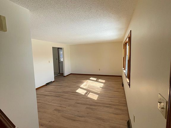 2nd image of 27 Anvil Dr #1