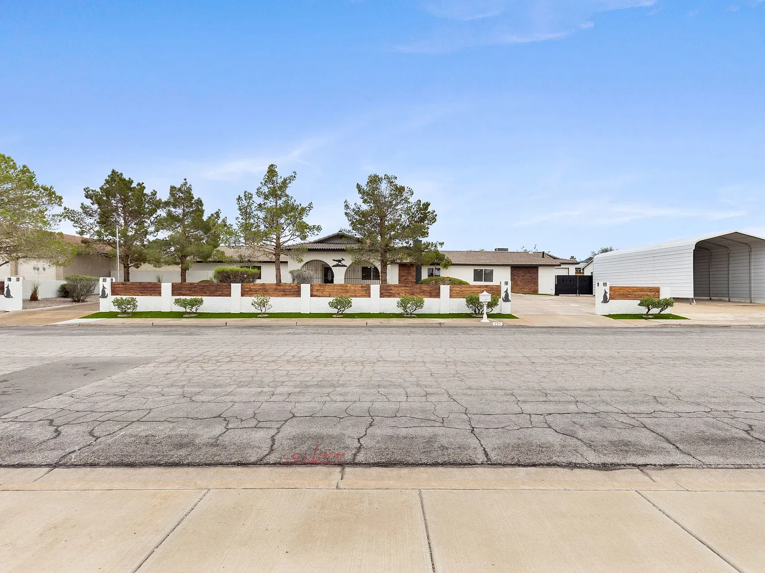 6 bed, 3024 sqft, $5,250 — Photo 2