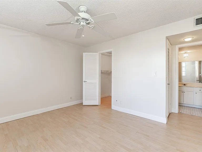 9523 S Hollybrook Lake Dr #107 — Photo 8