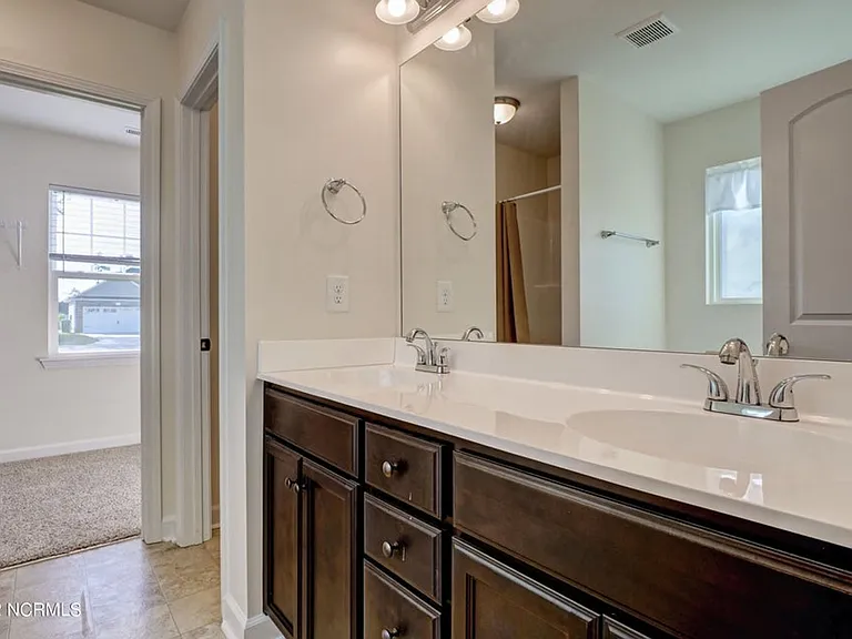 109 Easton Dr — Photo 28