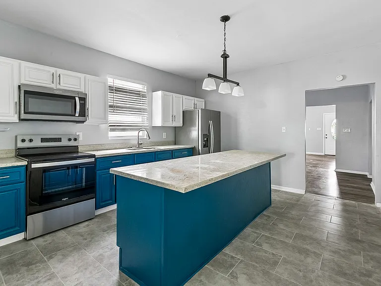 3540 Clermont Dr — Photo 6