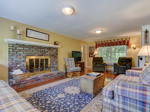 3rd image of 604 Villa Crest Dr