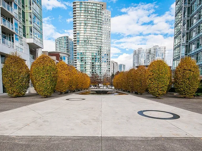 1067 Marinaside Cres #1703 — Photo 40