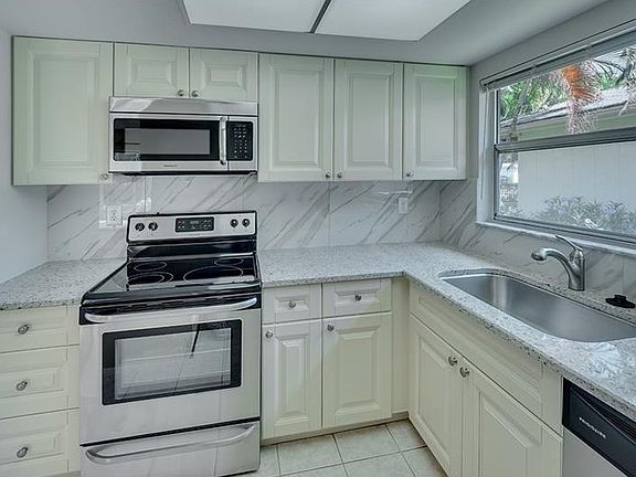 3rd image of 3136 Campbell St