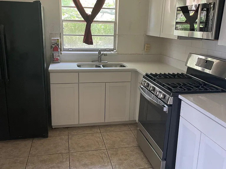 135 Lake Harriet Dr — Photo 14