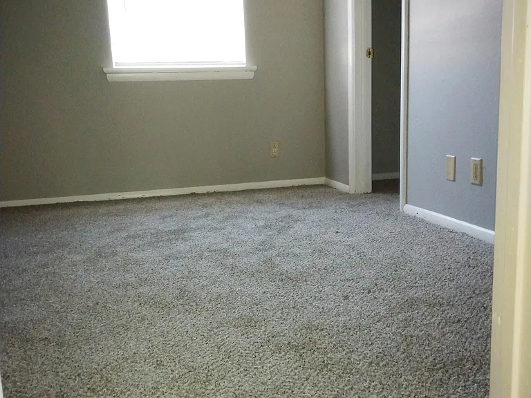 Skyview Court Apartments — Photo 16