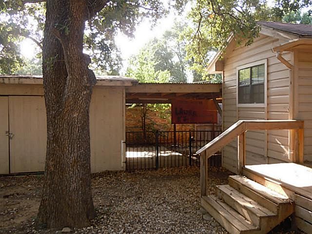 2nd image of 410 N Lakeview Dr