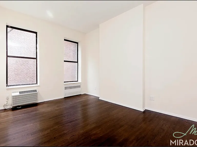 1556 York Ave #2B — Photo 1