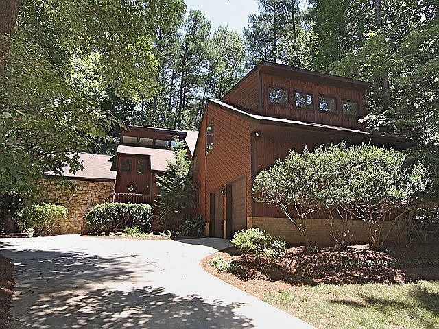 2nd image of 102 Loch Haven Ln