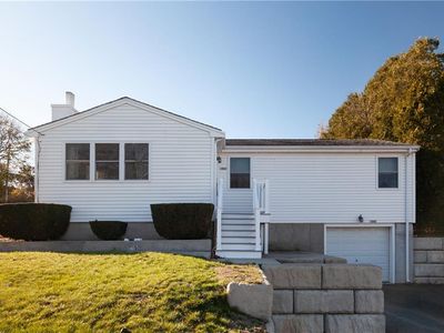 1882 E Main Rd, Portsmouth, RI, 02871