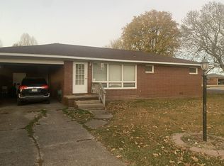 1504 E Cypress St, Charleston, MO 63834