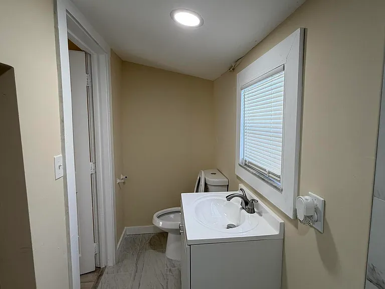 1018 Adams St #W — Photo 9