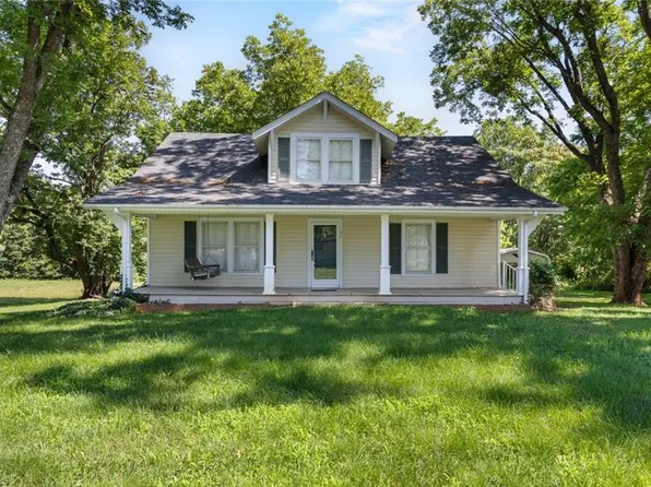 106 Sunset Dr, Boonville, NC 27011
