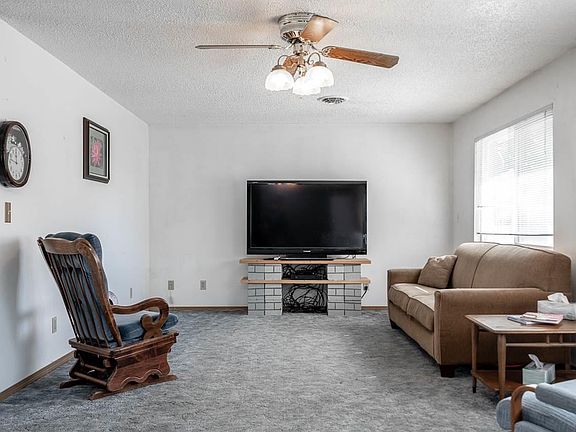5th image of 833 N 58th Ave
