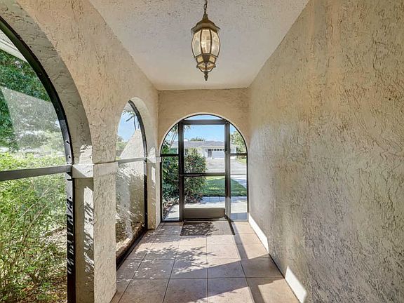 5th image of 673 SE Clifton Ln