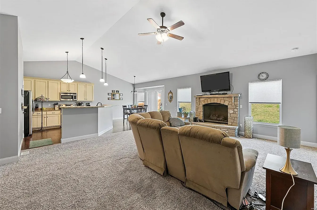 Silverstone Cir, House Springs — Photo 3
