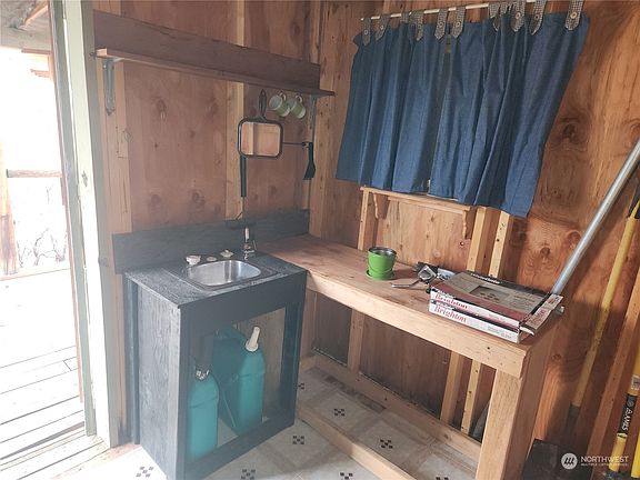 5th image of 412 Bodie Drive