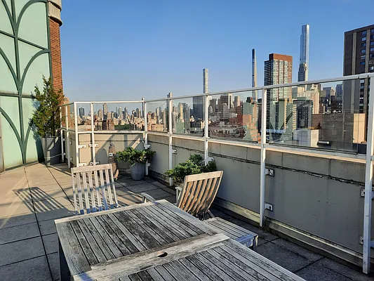 Rented by Bank Neary | media 32