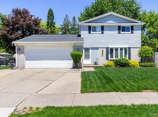 23415 Thornton St, Clinton Township, MI 48035