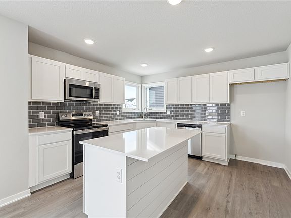 4th image of 707 NE Meadow Landing Dr