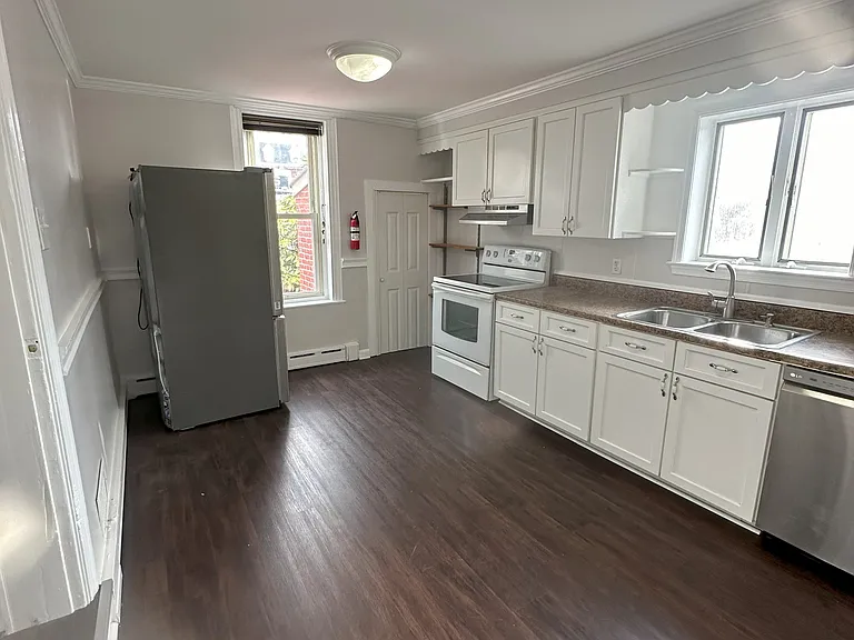 144 Beech St — Photo 8