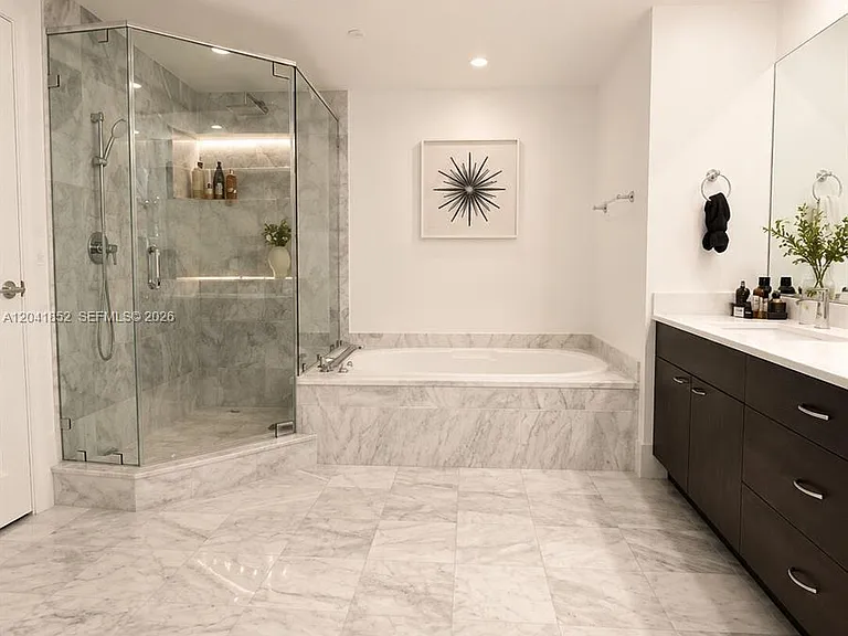 3640 Yacht Club Dr #502 — Photo 22