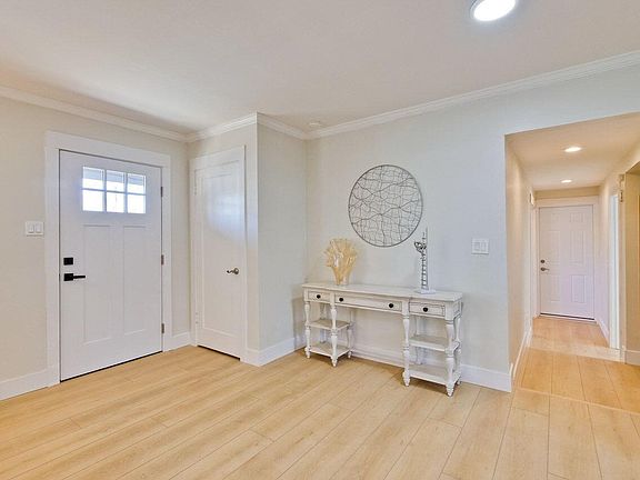 3rd image of 1092 Sunlite Dr