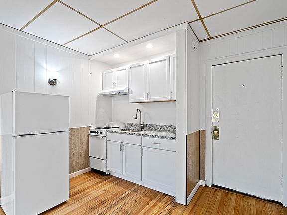 5th image of 1440 W Howard St #13RA