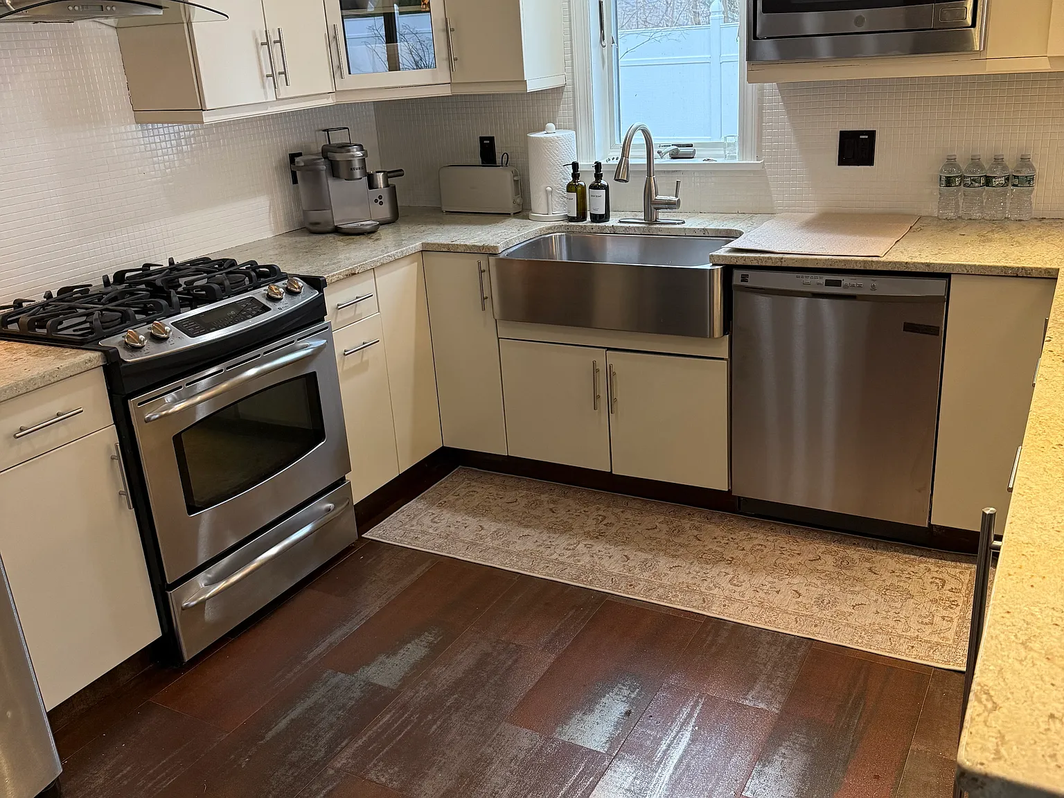 3 bed, 2460 sqft, $10,000 — Photo 3