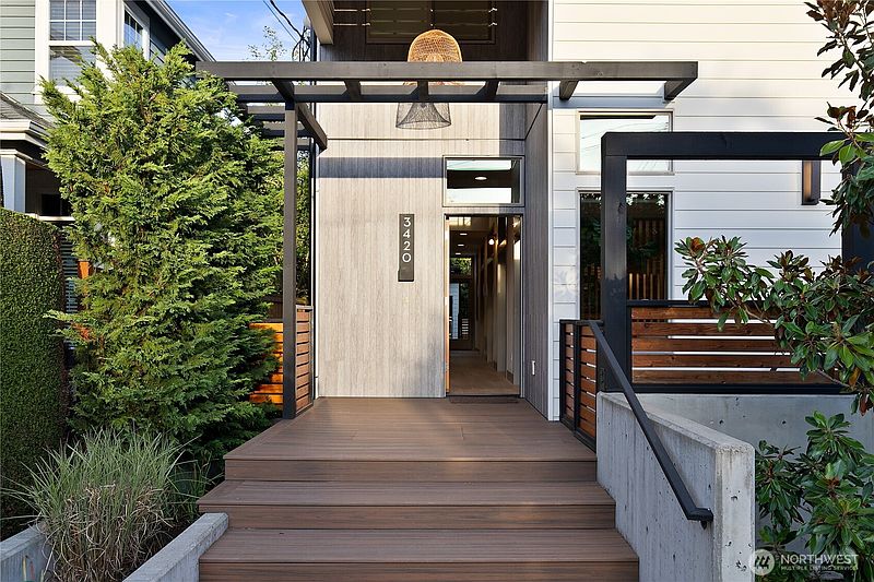 4th image of 3420 33rd Avenue W