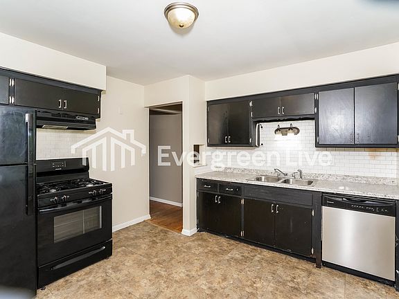 3rd image of 8736 W Monrovia Ave
