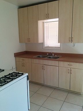 2nd image of 2620 N Stone Ave APT 4