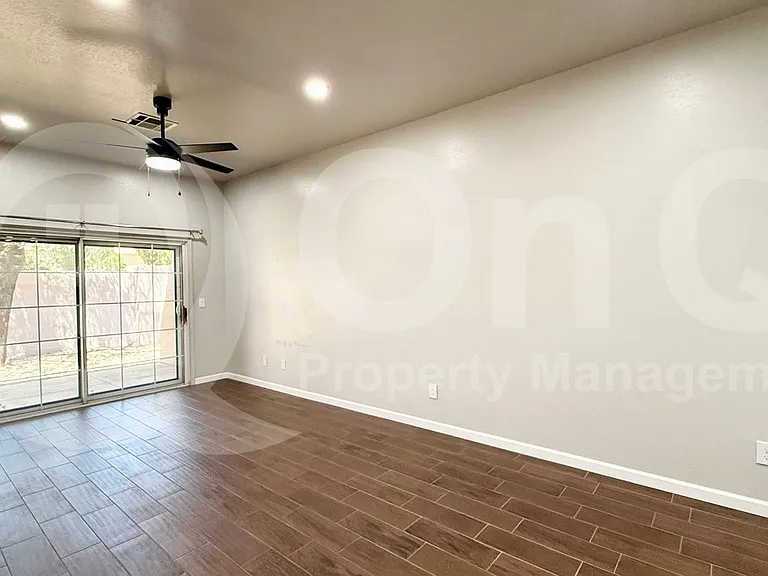 1414 E Grovers Ave #5 — Photo 3