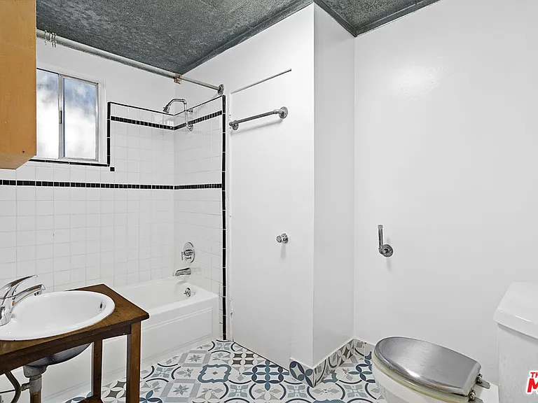 24 Westminster Ave #4 — Photo 12