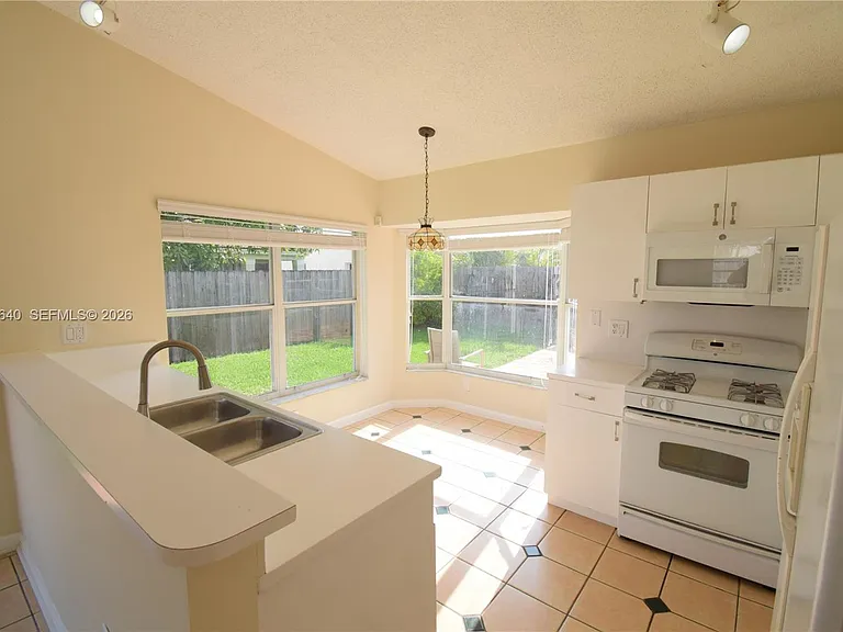 15860 SW 77th St — Photo 10