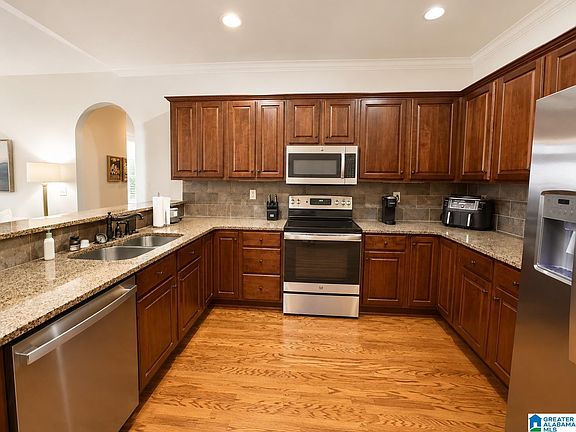 4th image of 413 Ballantrae Rd